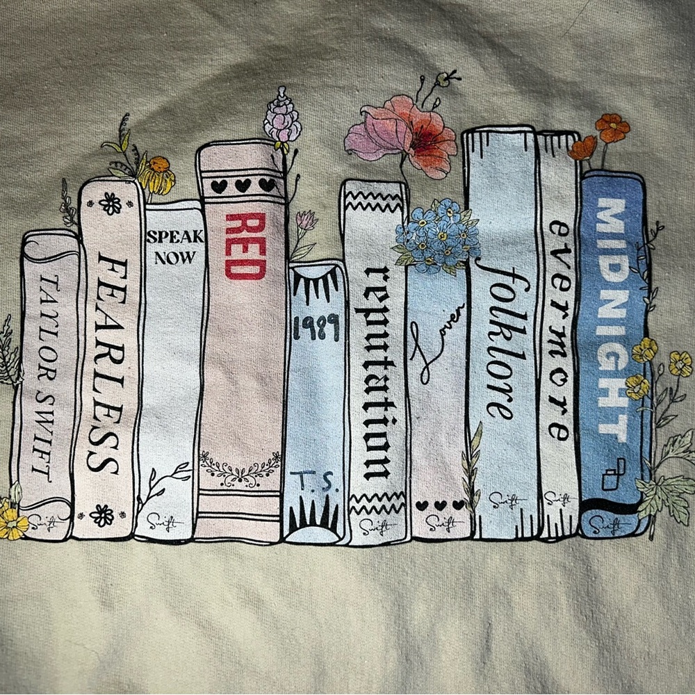 CLOSET CLEARANCE SALE Gildan Cream Taylor Swift Albums Logo Sweatshirt Size M